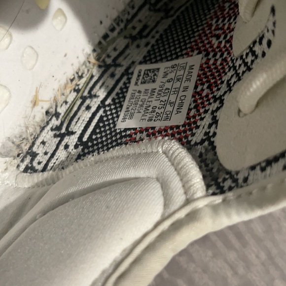 Yeezy Zebra size 9.5 - Picture 7 of 7